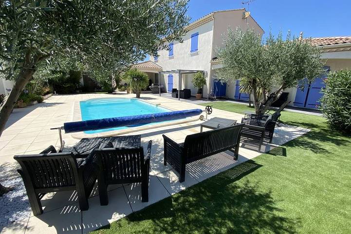 Villa pour 6 personnes, avec jardin ainsi que terrasse et jacuzzi