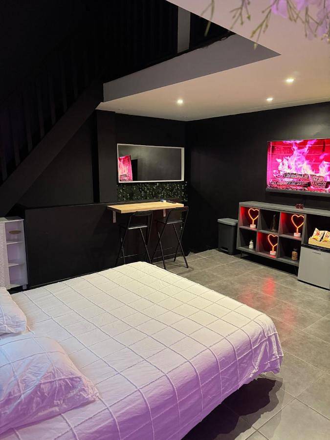 Appartement entier, Romantic suite with hot tub in Hettange-Grande, Moselle