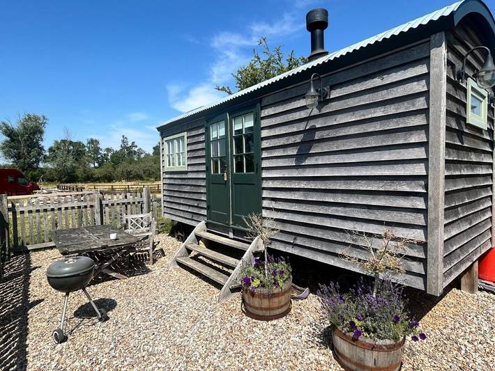 Ferienwohnung für 2 Personen, mit Terrasse und Garten sowie Seeblick und Ausblick
