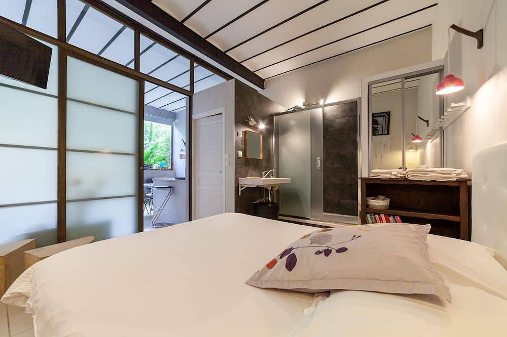 Urban loft with all comforts-Pool & Jacuzzi in summer-Accueil Vélos Motos in Blois, Blois region