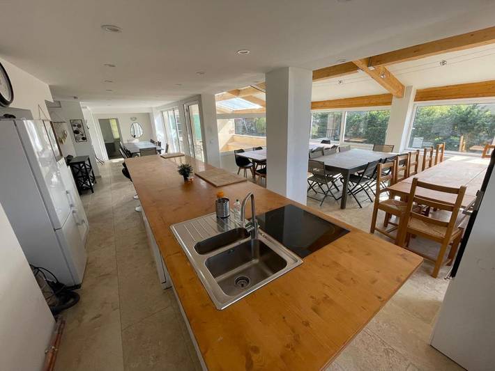 Location de vacances pour 45 personnes, avec sauna et piscine ainsi que terrasse et vue, animaux acceptés à Rosières (Ardèche) - 2