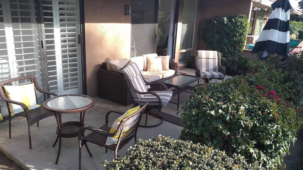 Ganze Wohnung, Spectacular view, steps to pool/jacuzzi at Sunrise Country Club-winter available in Rancho Mirage, Coachella Valley