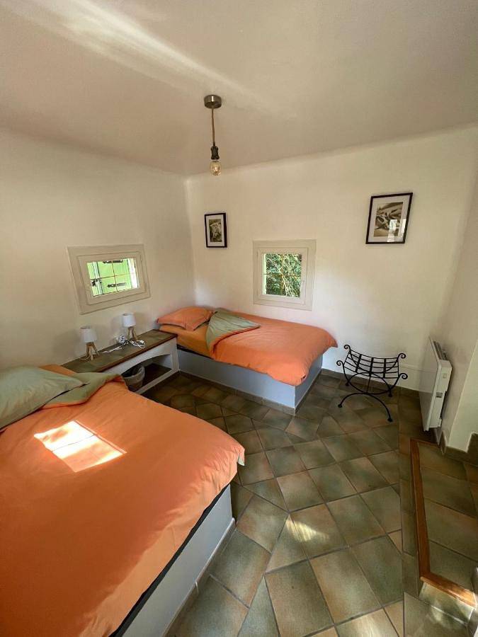 Standard Twin Room in Saint-Zacharie, Côte méditerranéenne (France)
