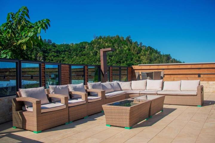 Location de vacances pour 10 personnes, avec vue ainsi que piscine et balcon aux Avirons - 3