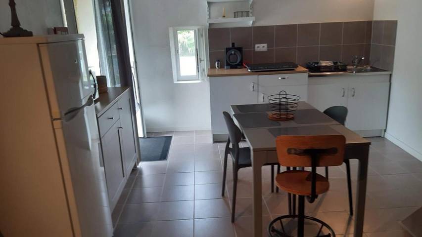 Location de vacances pour 2 personnes, avec jardin et terrasse ainsi que piscine et vue à Saint-Genès-de-Castillon - 2