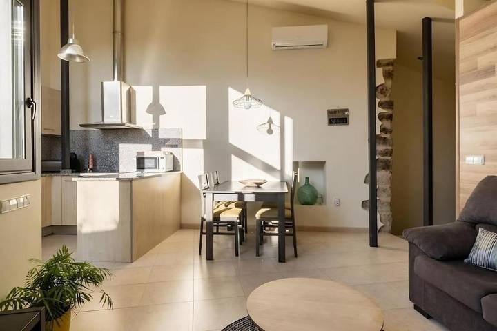 Location de vacances pour 4 personnes, avec vue et balcon à Navata - 3