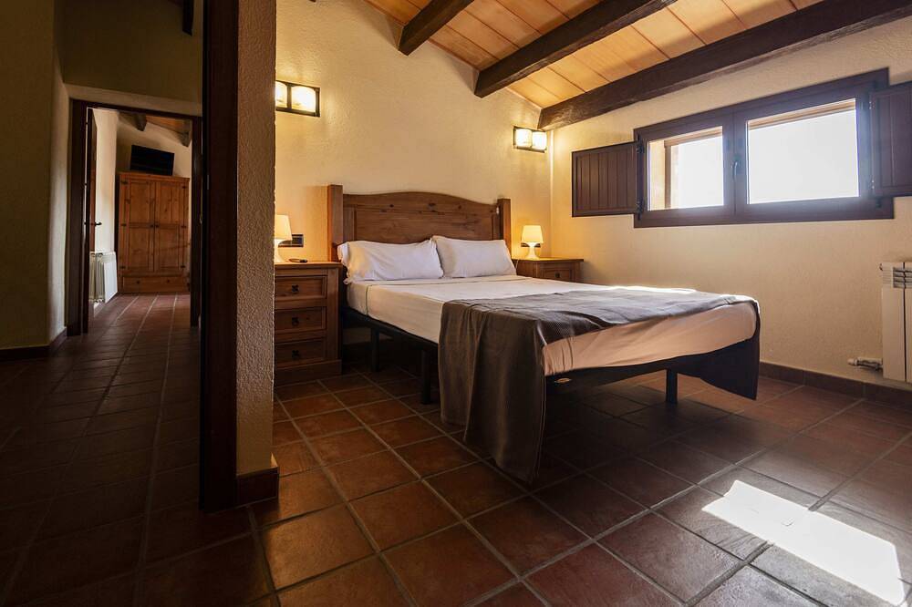 Fantástica casa completa \"Mas Serra\" para 20-28 personas in Fornells de la Selva, Gironés