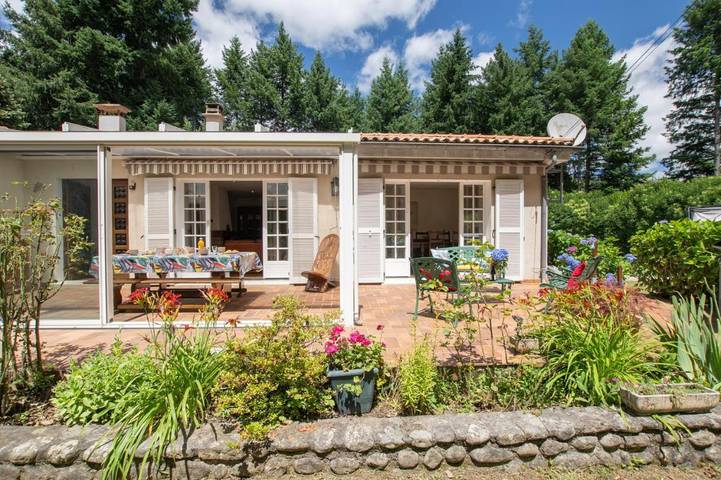 Location de vacances pour 10 personnes, avec vue ainsi que piscine et terrasse à Jaujac - 3