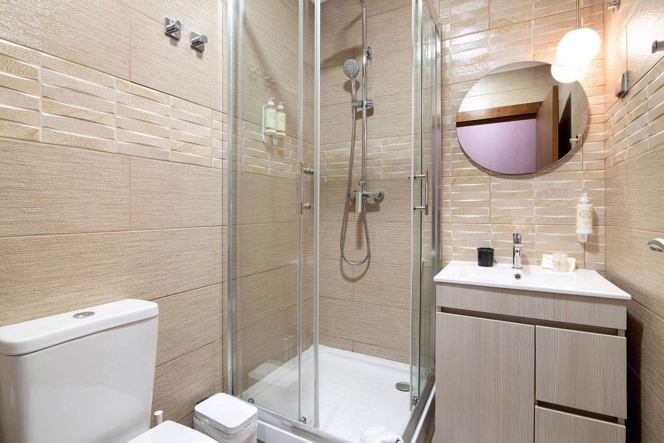 Room 'Quarto Twin Comfort Plus 102' with Shared Terrace, Wi-Fi and Air Conditioning in São Pedro, Faro