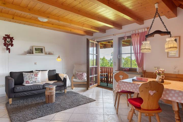 Ganze Wohnung, Apartment Sonnenblick mit Südbalkon, Bergblick, Gemeinschaftsgarten & Wlan in Schonach, Südschwarzwald