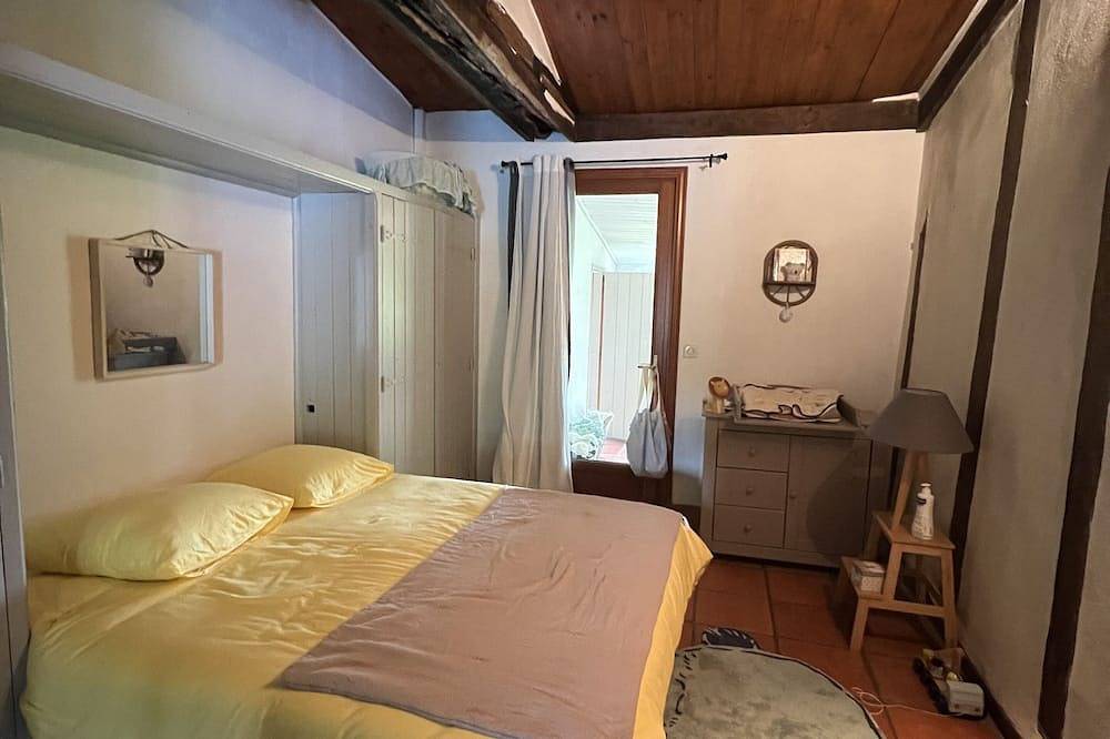 Maison Landaise sleeps 10 Airial swimming pool tennis bowling green near lake & ocean in Ychoux, Landes