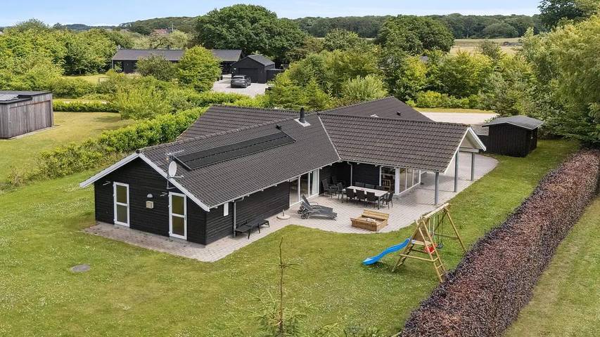 Ferienhaus für 15 Personen, mit Whirlpool und Pool sowie Garten und Sauna in Ahl Strand