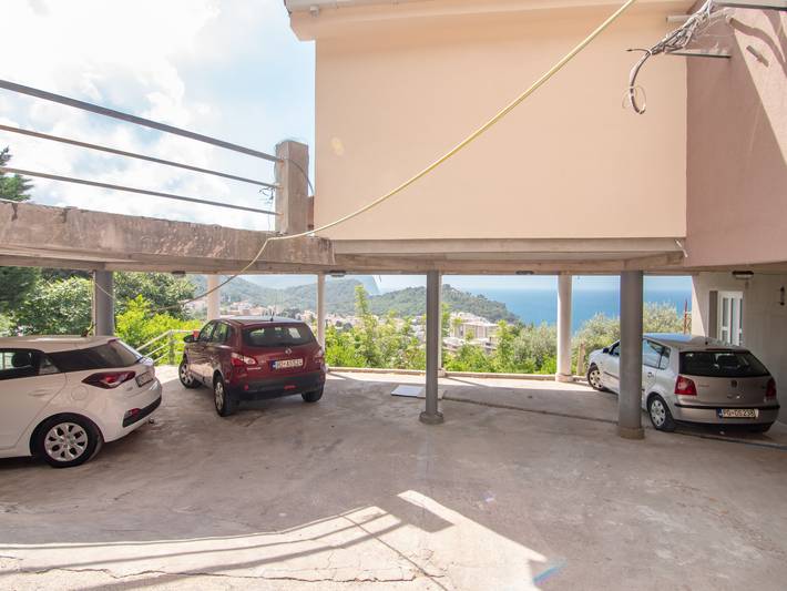 Ferienwohnung für 5 Personen, mit Meerblick und Balkon/Terrasse sowie Garten und Ausblick in Montenegro - 4