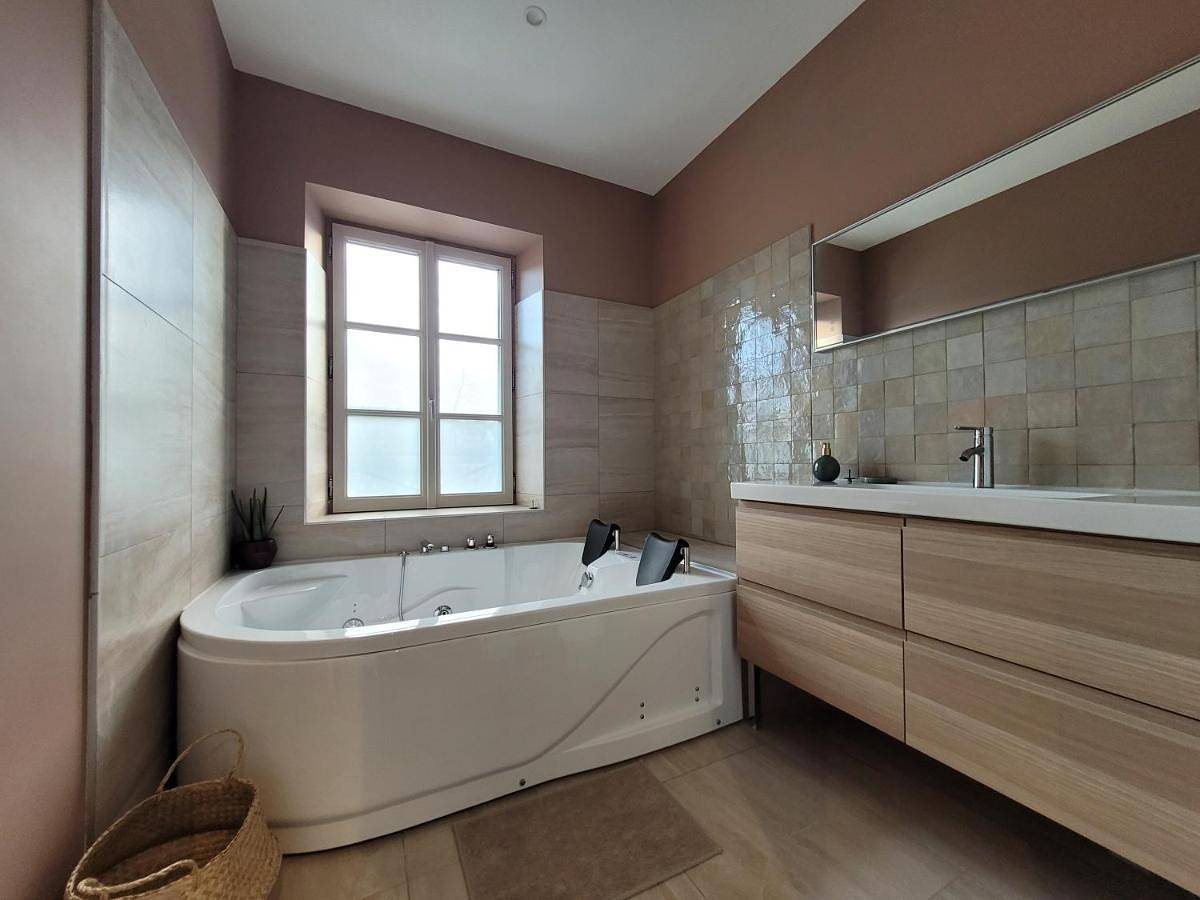 Appartement entier, One-Bedroom Apartment in Landerneau, Région de Brest