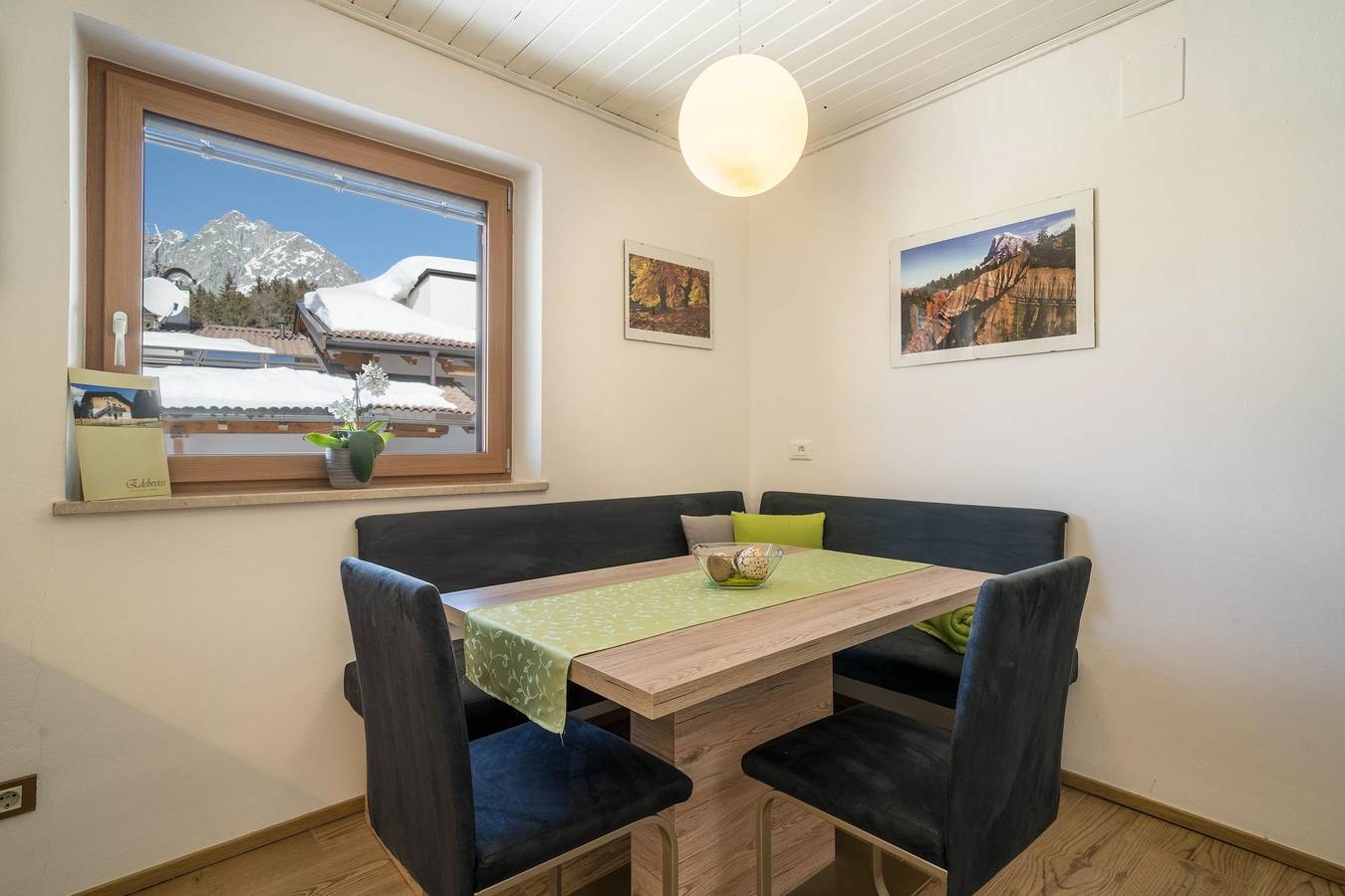 Ganze Wohnung, Ferienwohnung "Mittager" in der Nähe des Skigebiets mit Waldblick, Balkon und Gemeinschaftsgarten in Falzeben, Hafling