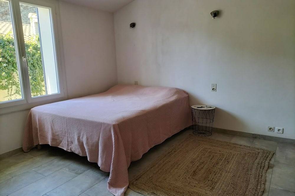 Family home in Provence with swimming pool in Noves, Region de Arles