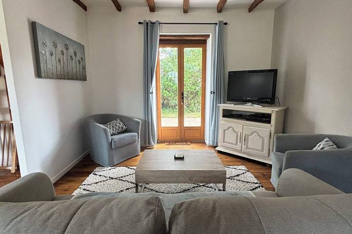 Gîte pour 6 personnes, avec piscine et terrasse, animaux acceptés