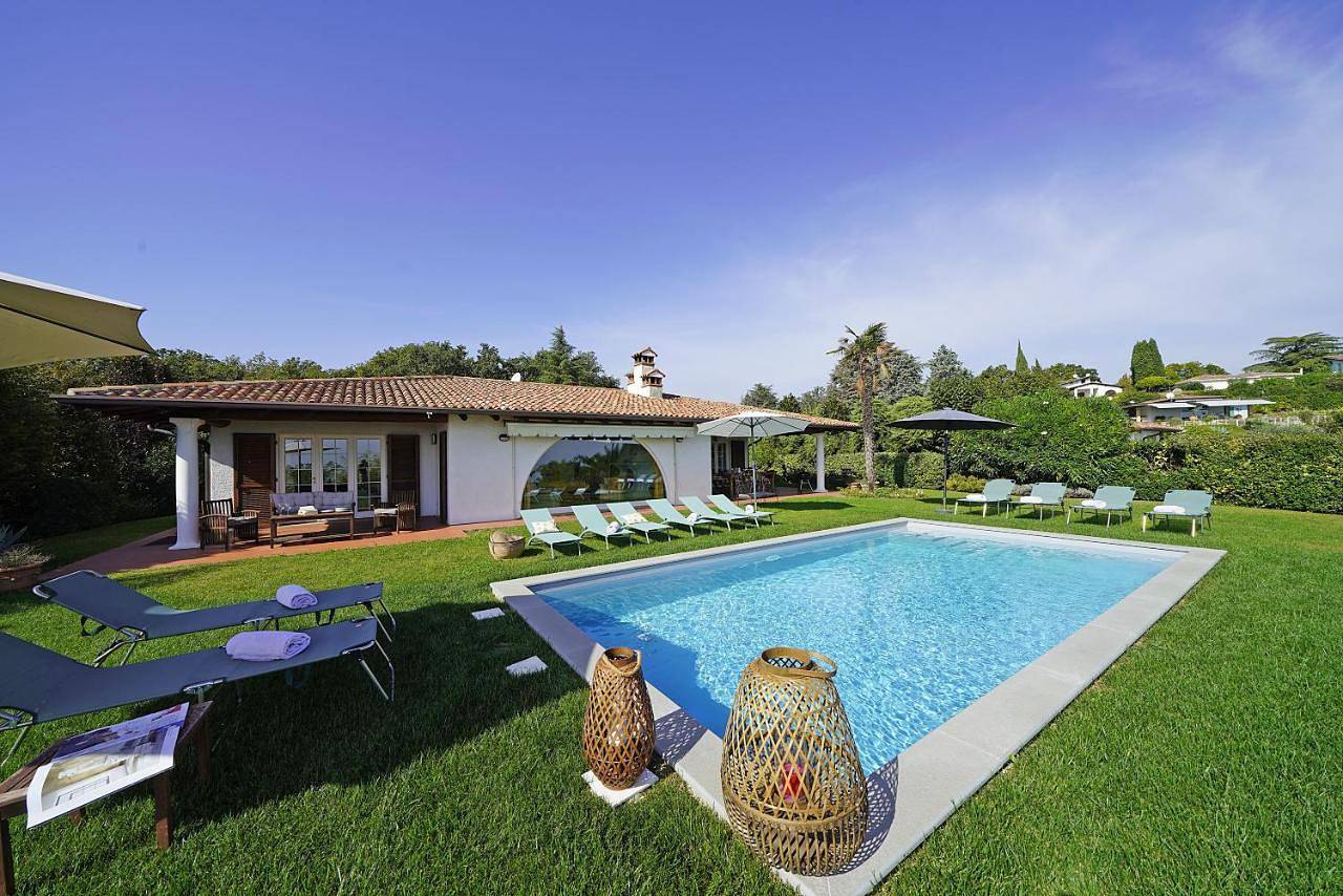 Villa Madeleine in Padenghe sul Garda, Prealpi Gardesane