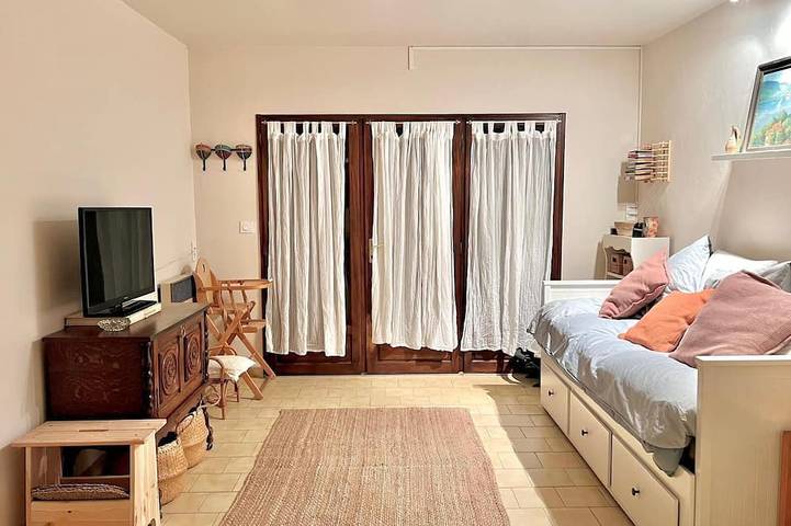 Appartement entier, Magnificent studio terrasse overlooking lake esparron 4 pers. in Esparron-de-Verdon, Alpes-de-Haute-Provence