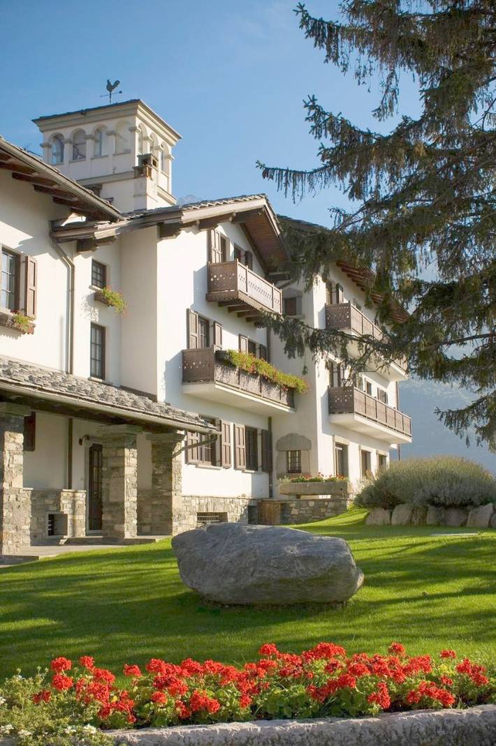 Hotel voor 2 personen, with sauna and zwembad as well as uitzicht and tuin in Aosta