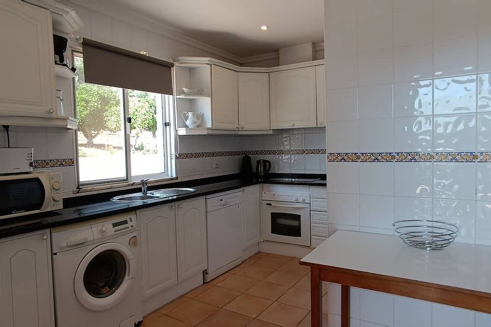 Villa with 3 bedrooms, 3 bathrooms, ac, wifi. Parking. in Silves, Faro Distrikt