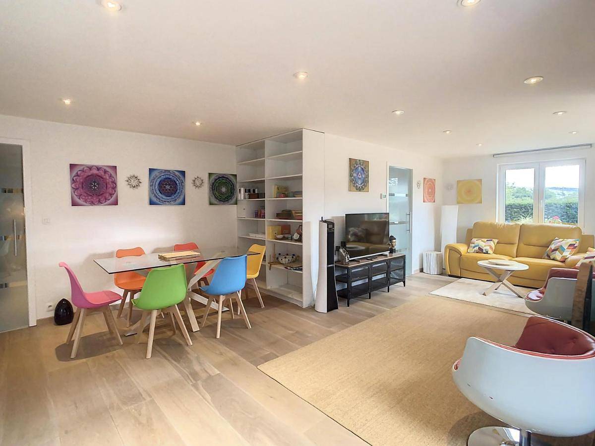 Appartement entier, Appartement au calme - Duplex 3 Chambres Namur- 5 pers in Floreffe, Région de Namur
