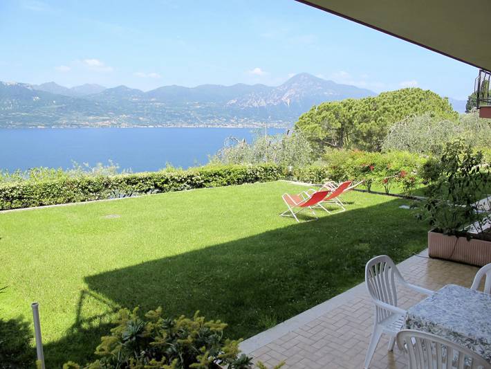Ferienwohnung für 4 Personen, mit Garten und Seeblick sowie Terrasse in Torri del Benaco