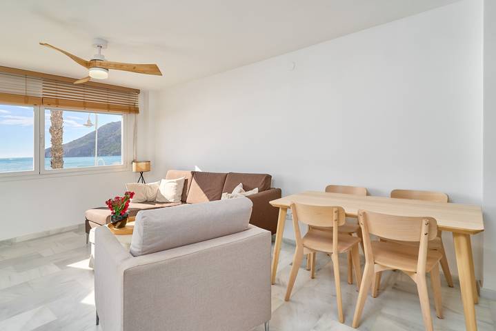 Ganze Wohnung, Ferienwohnung 'Beachfront Los Novos La Herradura' mit Meerblick, Wi-Fi und Klimaanlage in La Herradura, Almuñecar