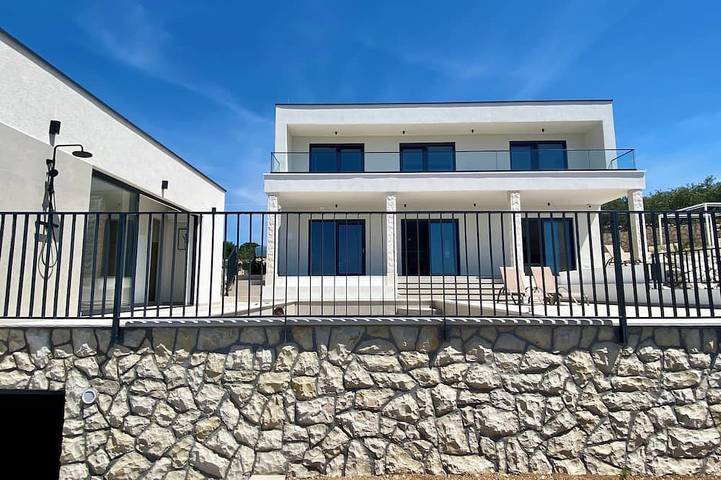 Ferienhaus für 8 Personen, mit Garten und Balkon