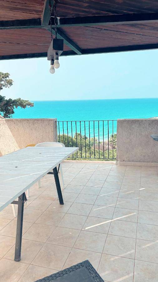 Casa vacanza per 8 persone, con panorama e giardino nonché piscina e balcone in Palma di Montechiaro