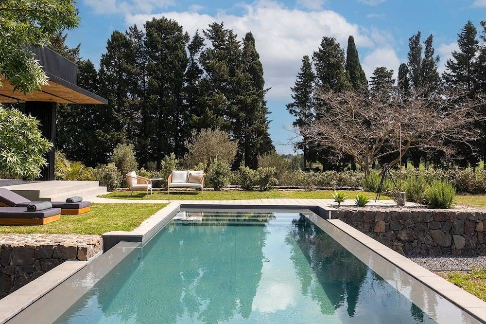 Glamping with private pool and heated jacuzzi immersed in the nature. in Carlentini, Syrakus Provinz