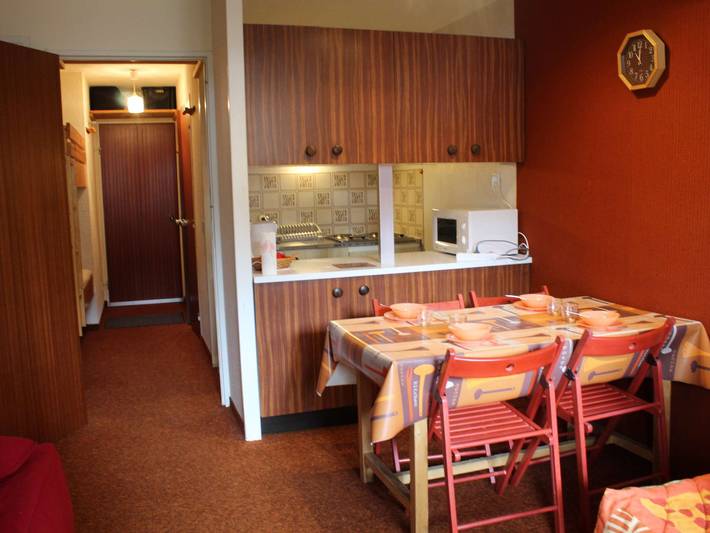 Appartement entier, Studio charmant au pied des pistes, balcon sud, parking gratuit, animaux acceptés ! in Station de Risoul, Risoul