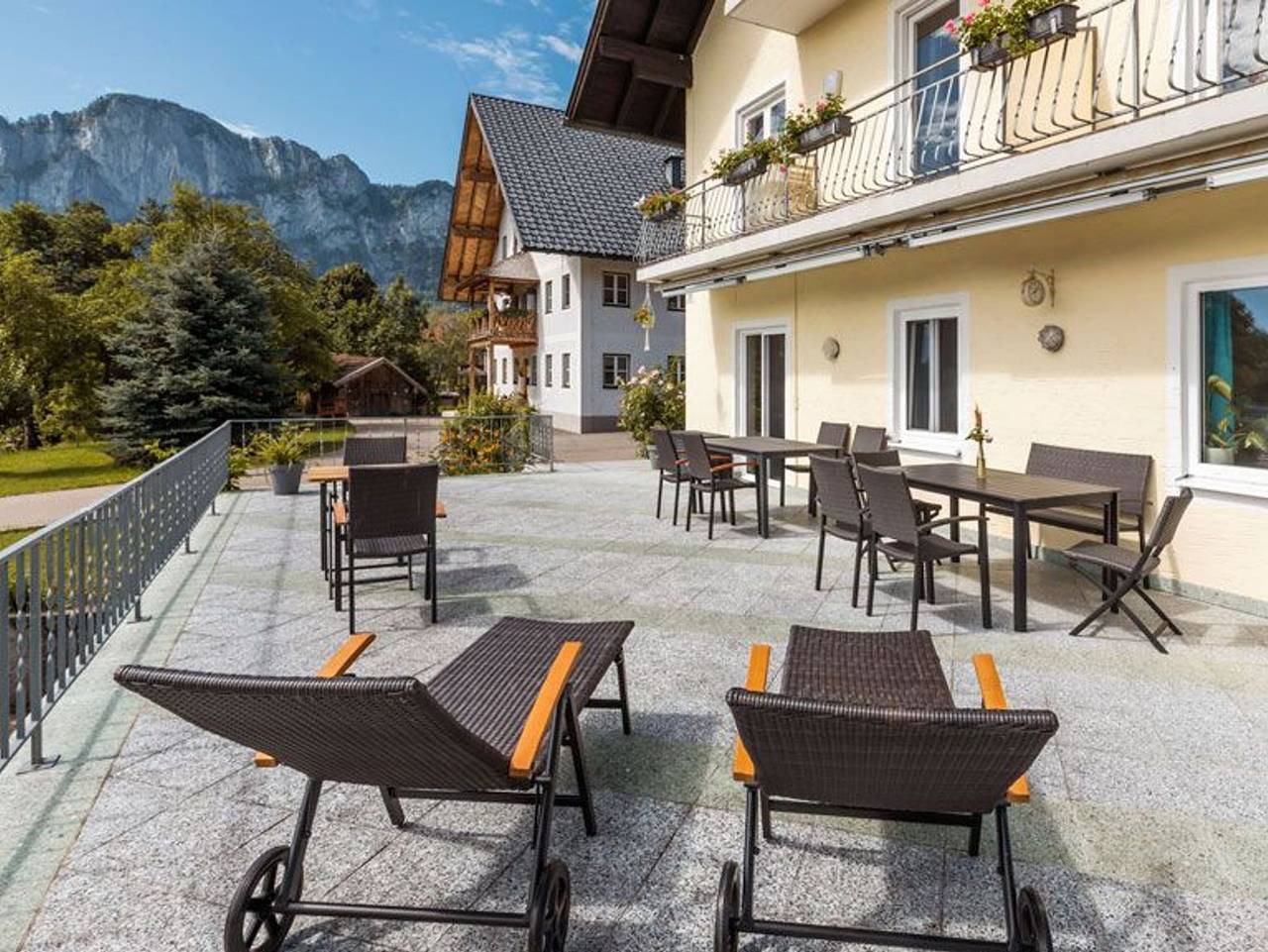 Gästehaus Drachennest - Doppelzimmer Franzl in Sankt Lorenz, Mondsee & Irrsee
