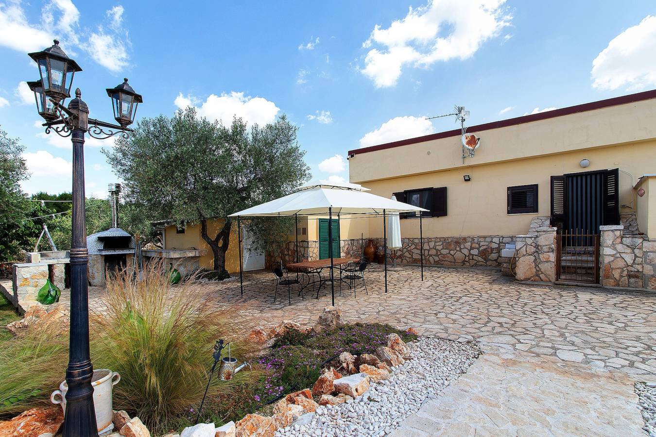 Villa Mario Pool and Relax: Piscina Privata e 6.000 mq di Giardino in Puglia in Mottola, Provincia di Taranto