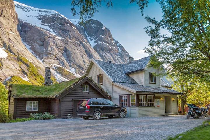 Ferielandsby for 4 personer, med Jacuzzi og Hage i tillegg til Utsikt i Norge