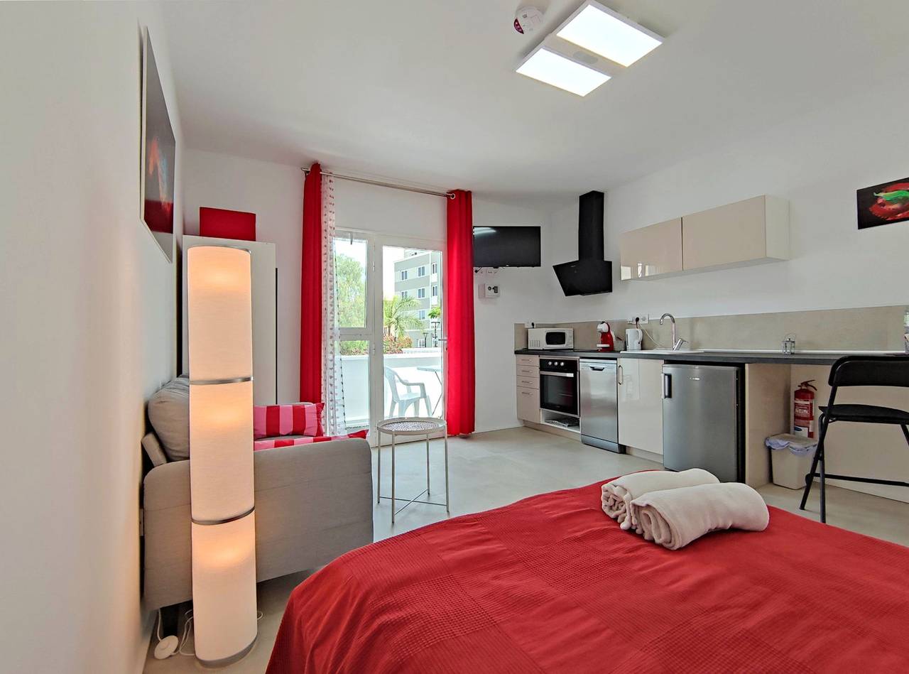 Ganzes Studio, Fantastico 1 - grosser Balkon,Gratis Perkplatz, Klimaanlage, gratis Netflix, Bbq in Playa Jardin, Puerto de la Cruz