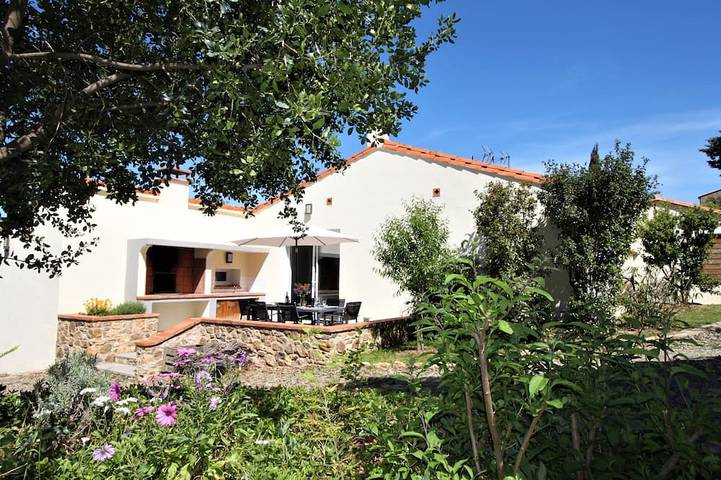 Location de vacances pour 6 personnes, avec jardin et balcon à Llauro