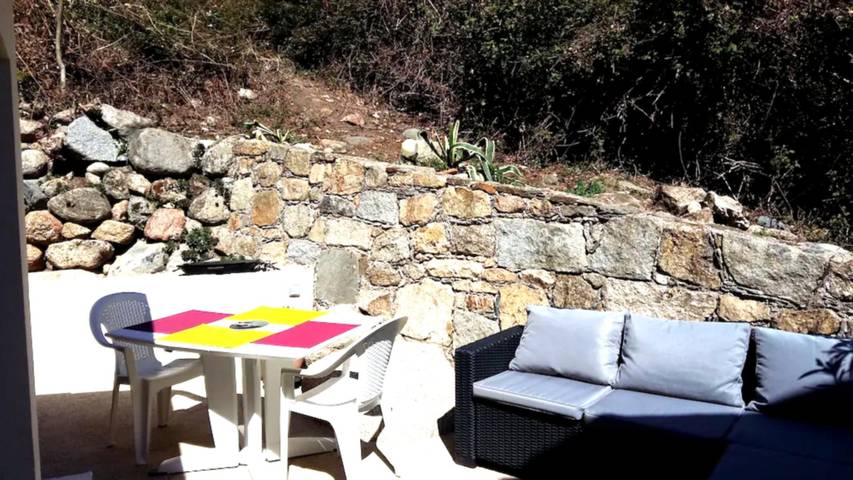 Gîte pour 4 personnes, avec terrasse dans Pietrapola