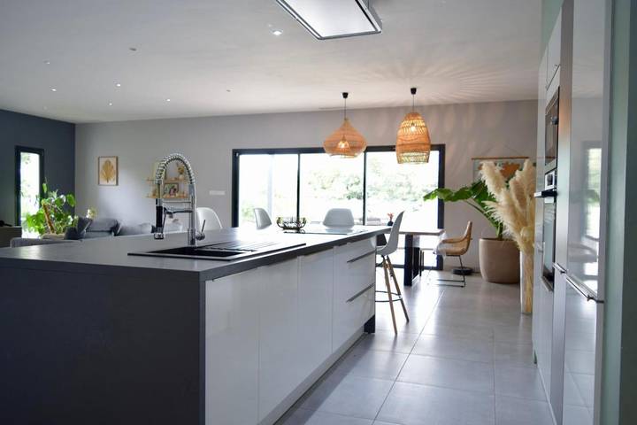 Location de vacances pour 5 personnes, avec jardin et piscine ainsi que terrasse et vue à Beaulieu (Hérault) - 3