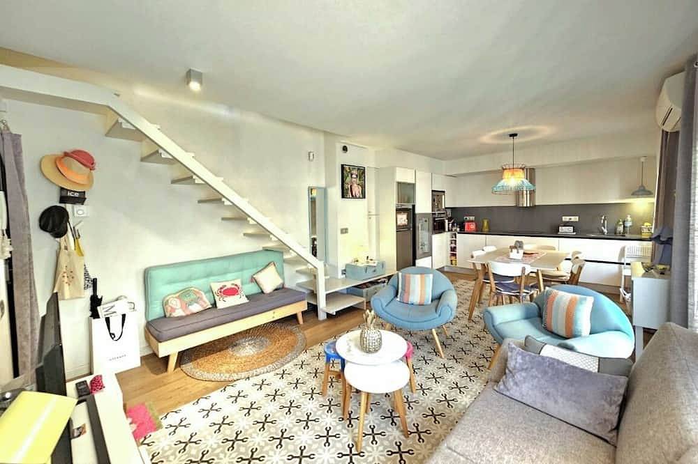 Entire apartment, Spacious Beach House Duplex Apartment Barceloneta in Barcelona Centre, Barcelona