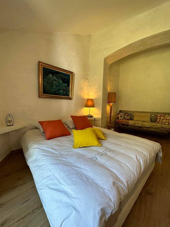 Chambre d’hôte pour 2 personnes, avec Jacuzzi et Terrasse ainsi que Jardin et Sauna à Finestret