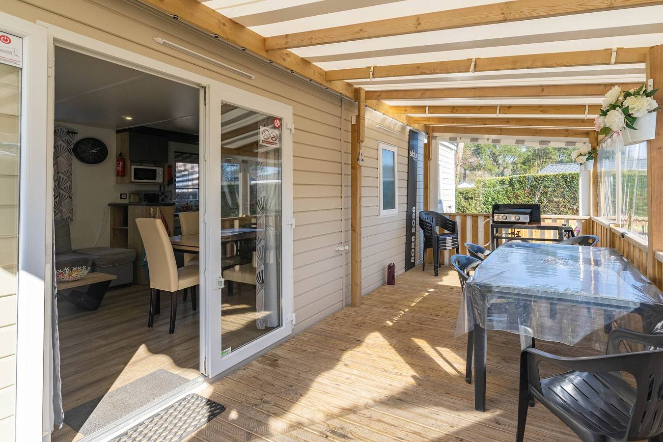 Mobil-home 'Bora-Bora' 289 con piscina compartida, terraza y jardín privados in Les Mathes, Côte de Beauté