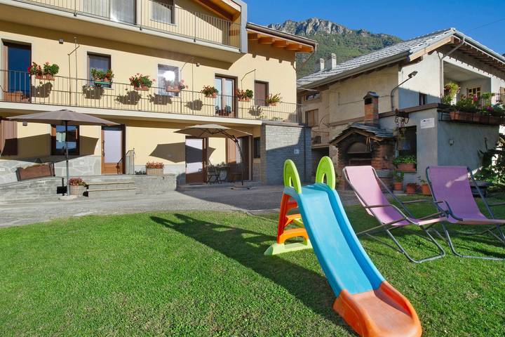 Privatzimmer mit Bergblick, gemeinsamer Terrasse und Wlan in Pont-Saint-Martin (Aosta), Comune di Pont-Saint-Martin