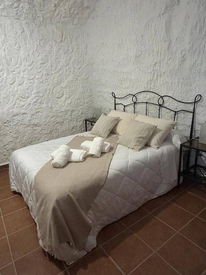 Double or Twin Room with Extra Bed in Gorafe, Géoparc de Grenade