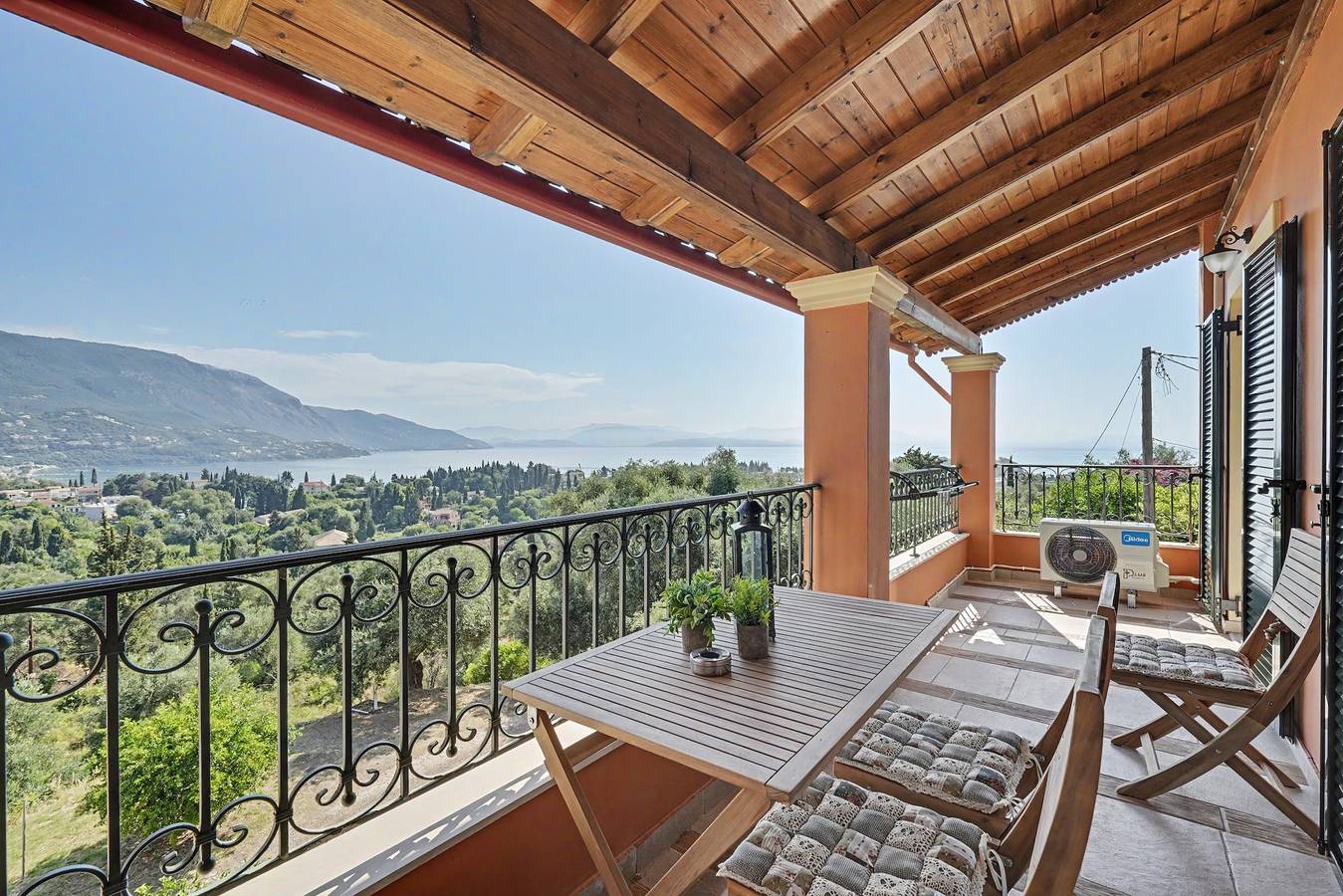 Hel lejlighed, Apartment 'Villa Boho' with Sea View and Shared Garden in Korfu
