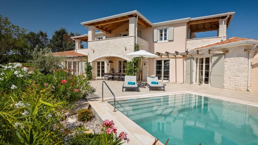 Ferienhaus für 10 Personen, mit Terrasse und Sauna sowie Whirlpool und Garten