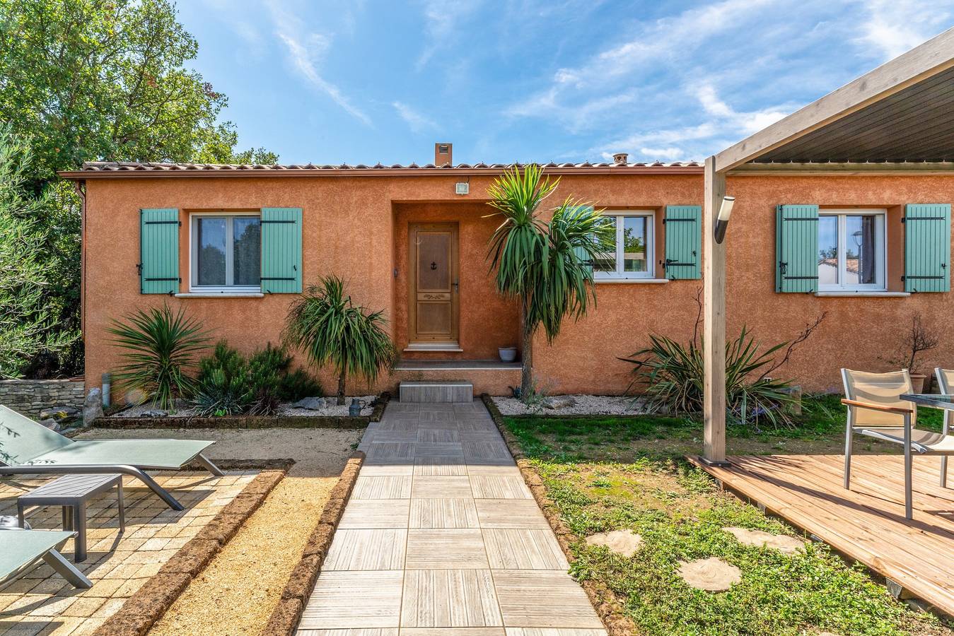 Holiday Home 'Villa' with Private Pool, Wi-Fi and Air Conditioning in Méjannes-le-Clap, Alès region