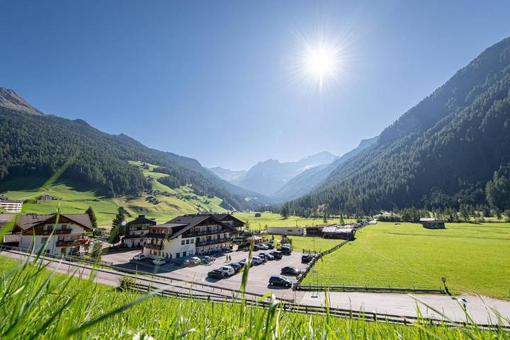 Hotel für 3 Personen, mit Garten und Sauna sowie Ausblick und Pool, mit Haustier