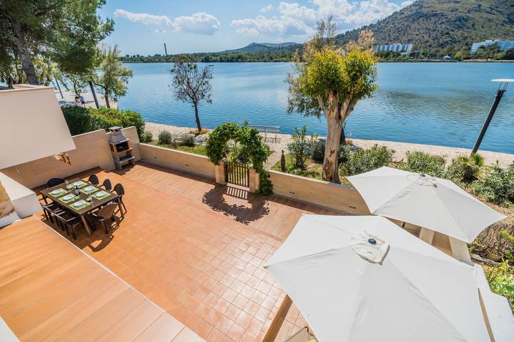 Villa für 8 Personen, mit Balkon und Terrasse sowie Seeblick auf Mallorca