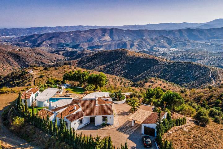 Casa rural para 10 personas, con jardín además de terraza y sauna en Canillas de Aceituno - 2